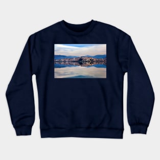 The double beauty of Kastoria Crewneck Sweatshirt